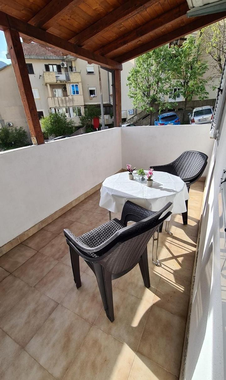 Boka Apartment Kotor Luaran gambar